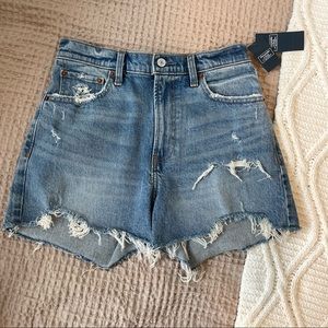 NWT Abercrombie High Rise 4” Short